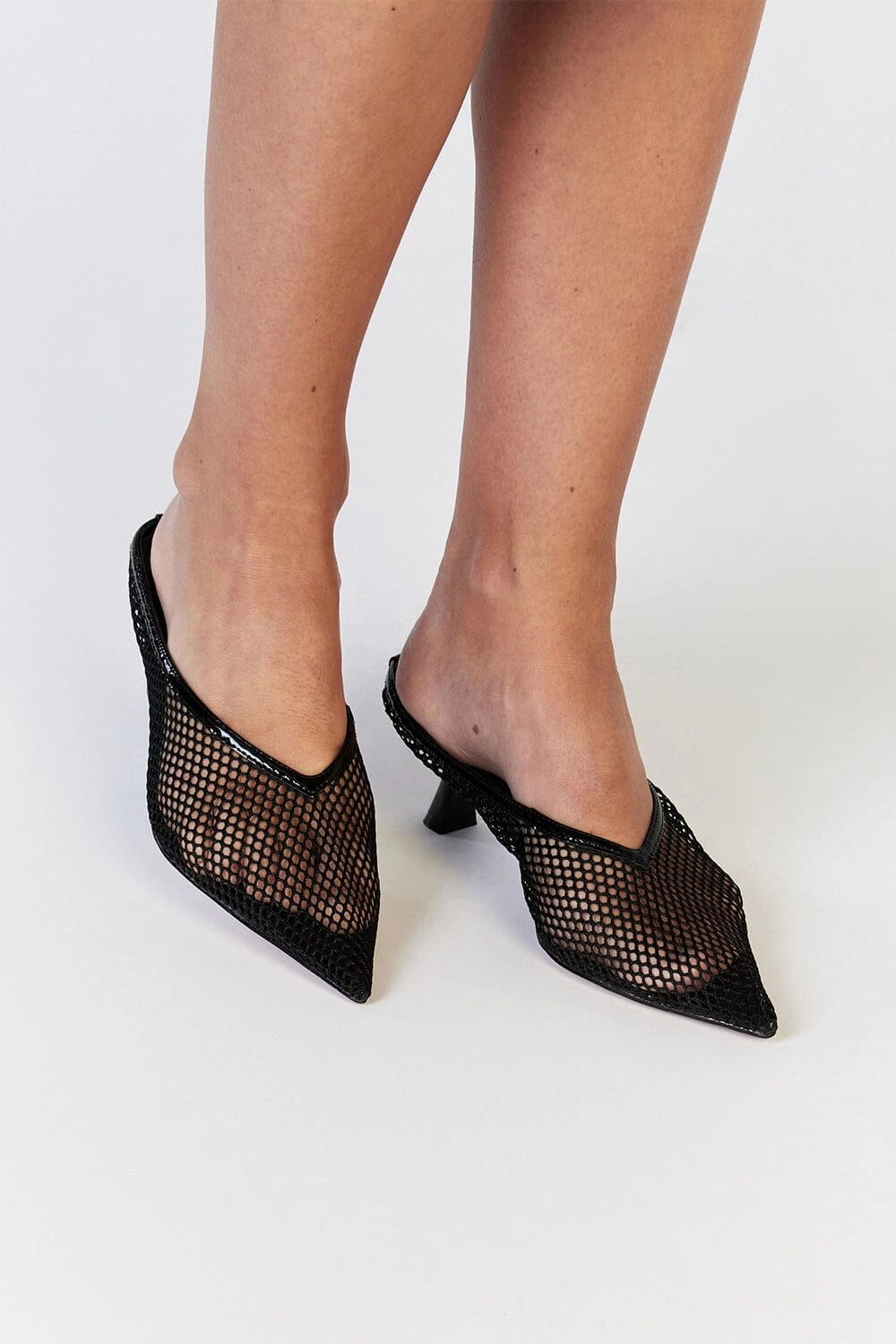 ALIAS MAE GOMEZ BLACK MESH HEEL