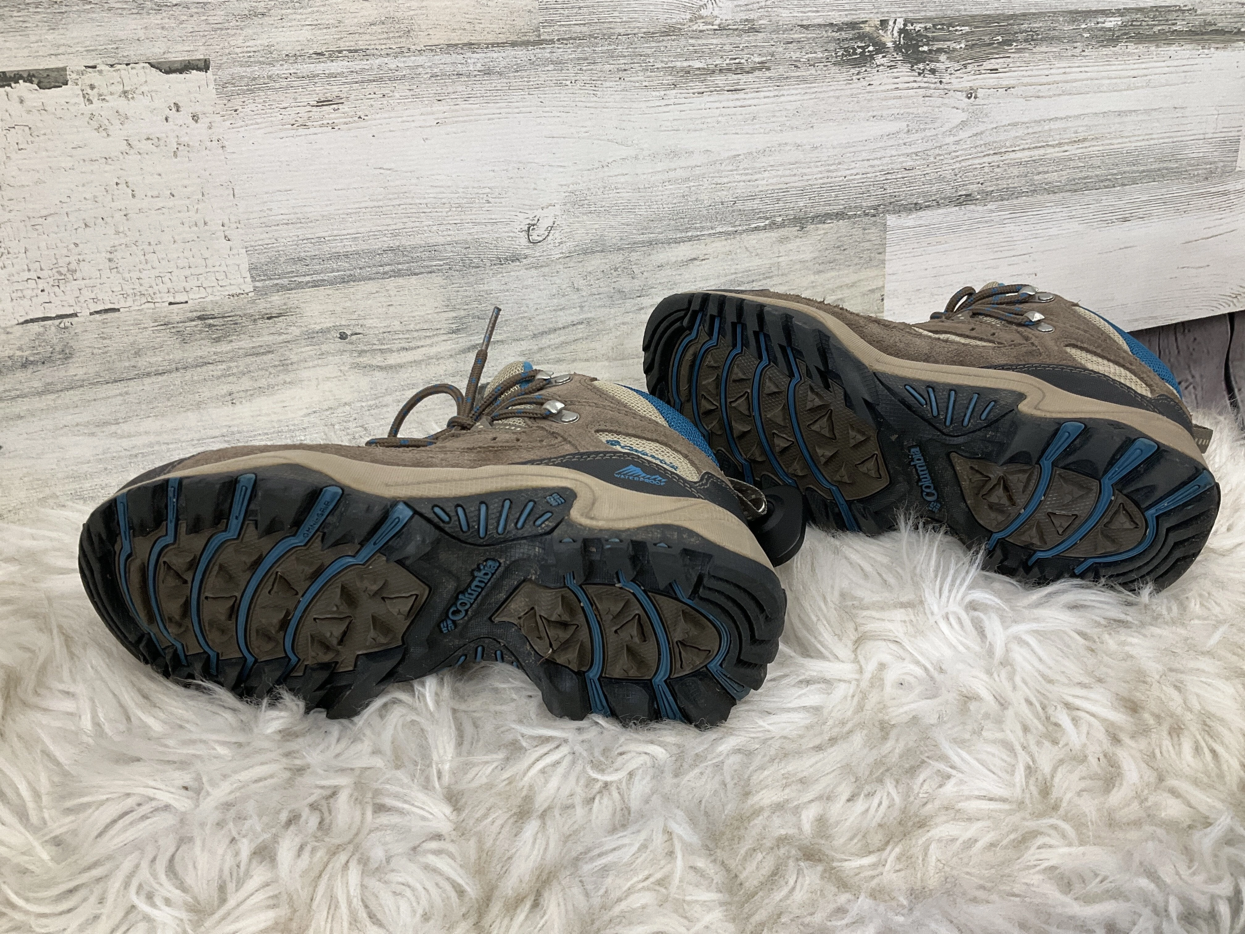 Boots Hiking By Columbia  Size: 6.5