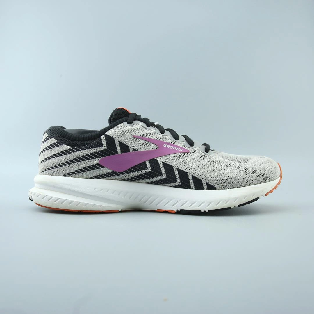 BROOKS LAUNCH 6