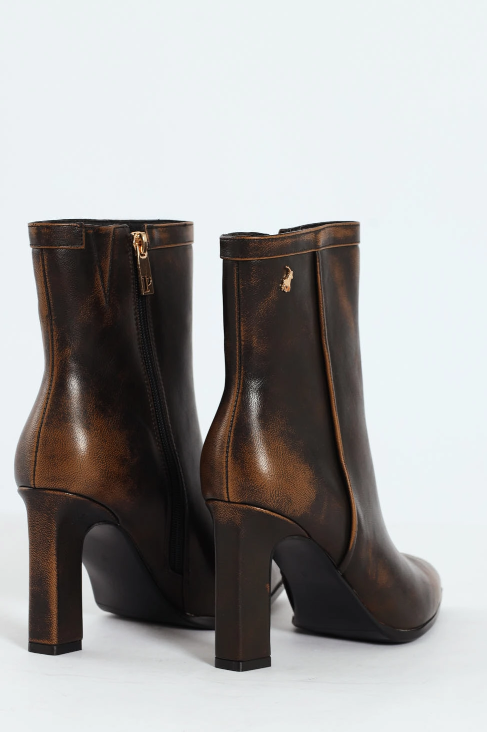 Distressed Pointed Toe Ankle Heeled Boot - Brown