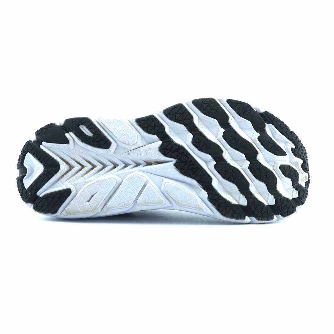 HOKA ONE ONE CLIFTON 8