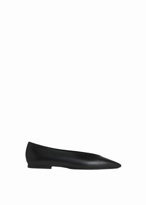 Pointed Ballerina Flat in Calfskin - Black