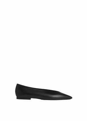 Pointed Ballerina Flat in Calfskin - Black