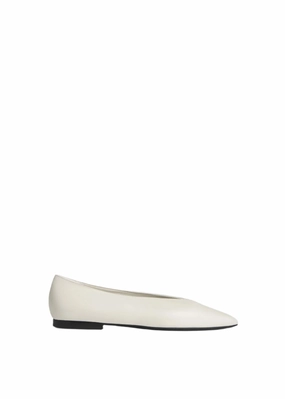 Pointed Ballerina Flat in Calfskin  - Ivory