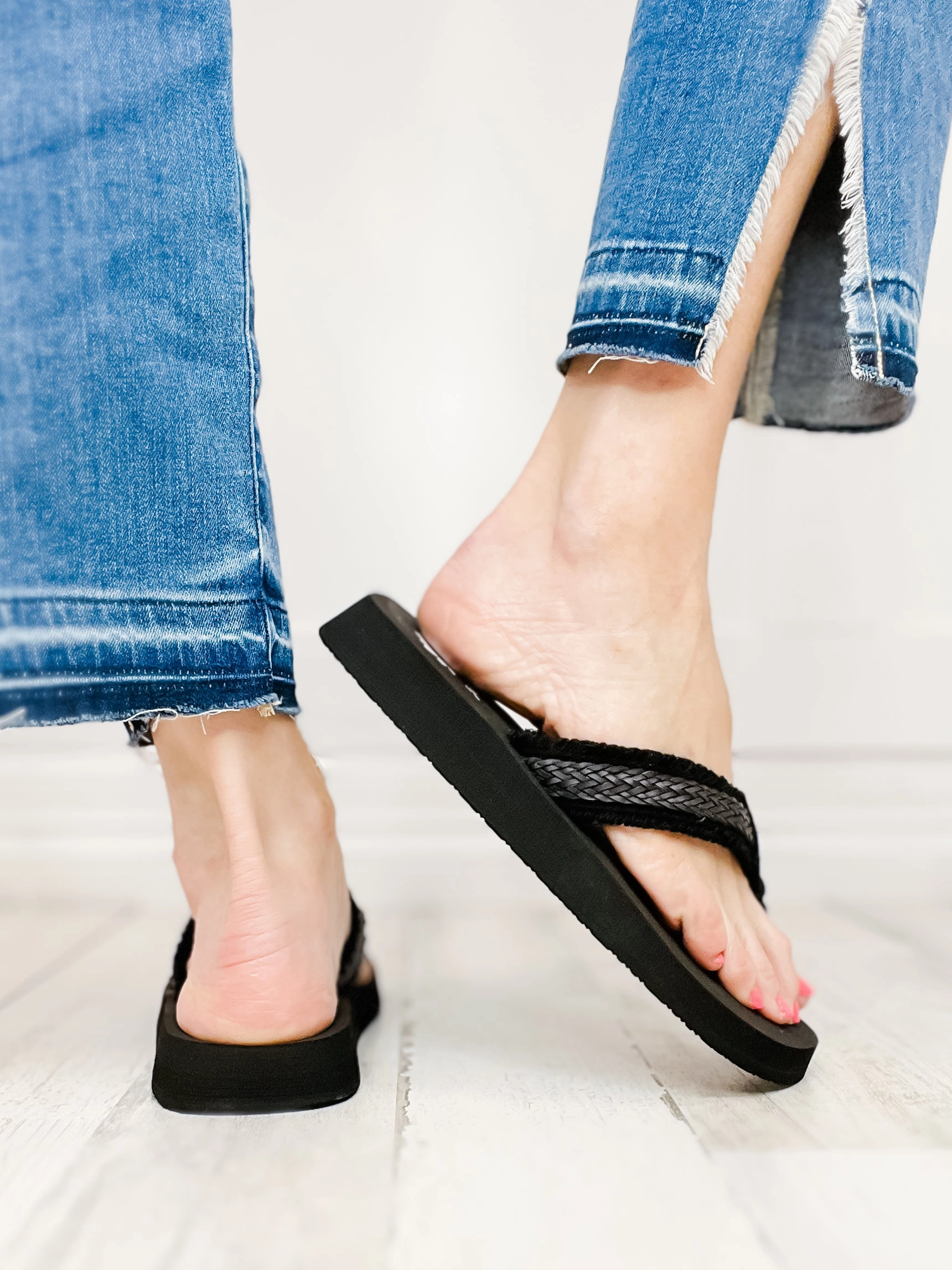 Yellowbox Fianni Flip Flop Shoes in Black