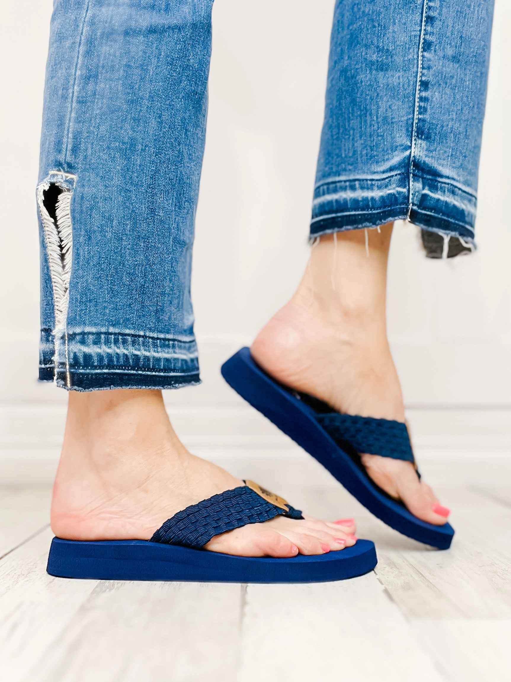 Yellowbox Soleil Flip Flop Shoes in Navy